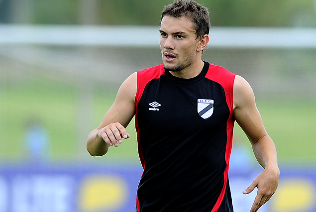 Gonzalo Barreto entrenó con precaución por molestia.