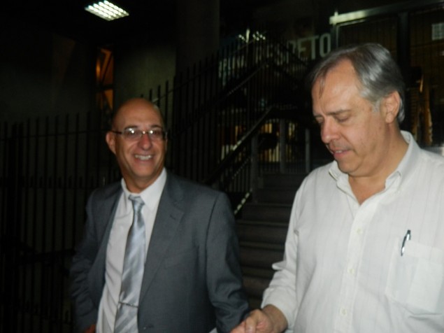 El Dr. Fernando Rígoli, asesor letrado de Rampla Juniors y el presidente del club, Lucas Blasina, tras una larga audiencia, dejan la AUF.