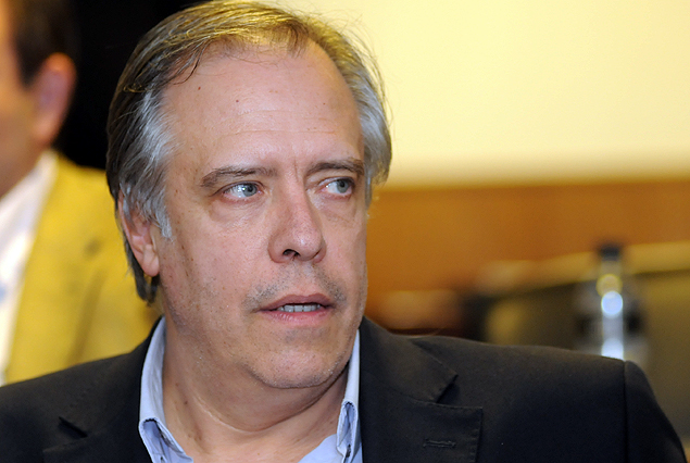 El Ing. Lucas Blasina, presidente de Rampla Juniors, trata de destrabar la resolución de los árbitros. 