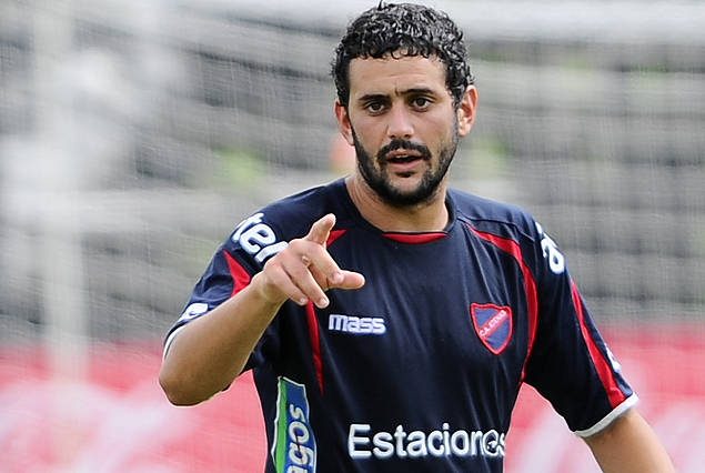 Carlos Keosseian, volante de Atenas y la carta a la gremial de árbitros. 