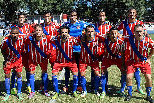 Central Español se mide ante Liverpool, en el televisado matutino del sábado.
