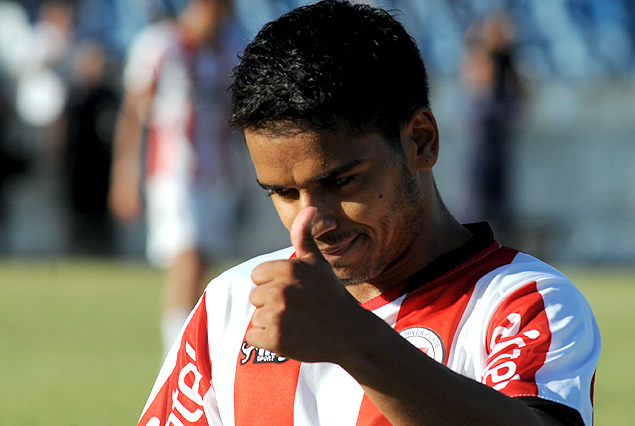 Cristian Techera juega el domingo y el pase a la MLS sigue latente.