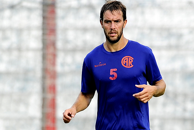 Ignacio Ithurralde, el hombre que aporta experiencia a la defensa del rojo.