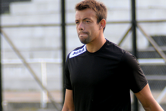 Leonardo Burián entrenó pero no se exigió en el arco. 