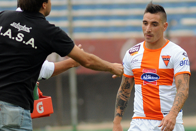 Angel Luna, y una expulsión que complica el armado de la oncena frente a Cerro.