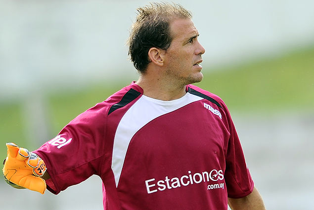 Ya sin yeso, Martín Barlocco retornó al arco, con precauciones.