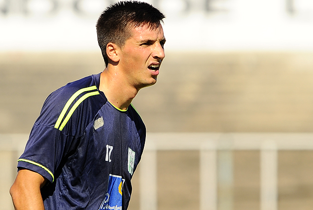 Mauricio Affonso en la ofensiva de Racing. 