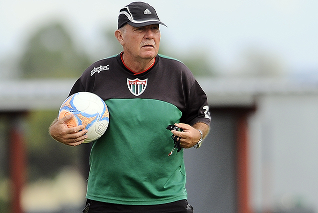 El Dr. Raúl Möller, entrenador del verdinegro.