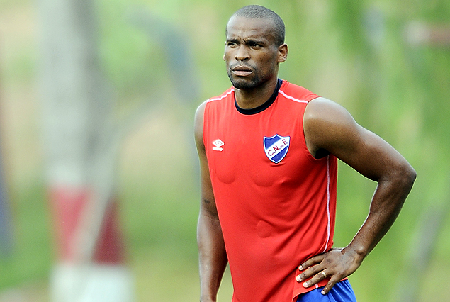 Ribair Rodríguez en la cancha el lunes en Los Céspedes.