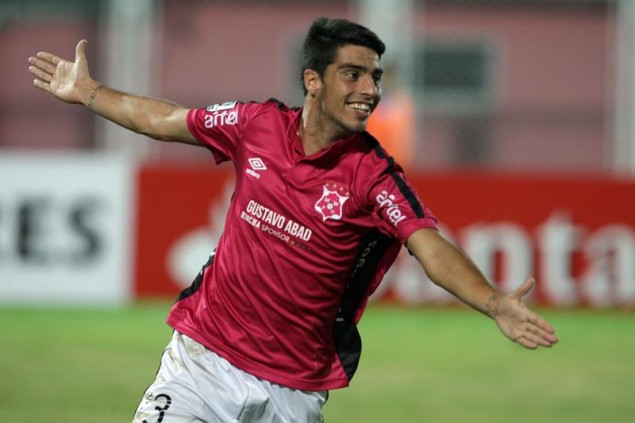 Gastón Rodríguez en el festejo del tercer gol de bohemio en Venezuela. Wanderers en los octavos de final de la Copa Libertadores. 