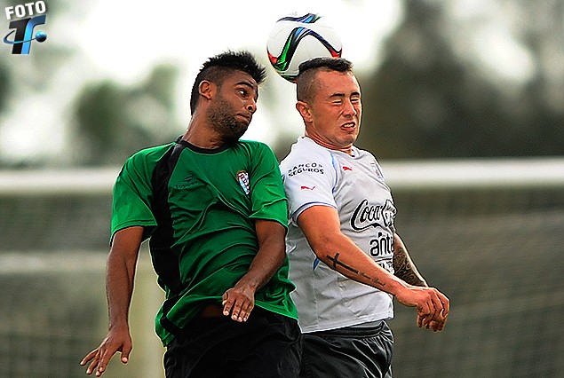 Rodrigo Amaral, que anotó un gol en el entrenamiento, aparece en acción.