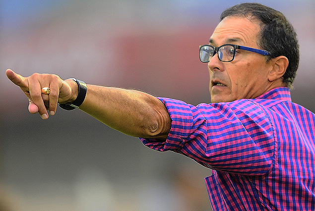 Alfredo Arias, el técnico de Wanderers, en la gran victoria. 