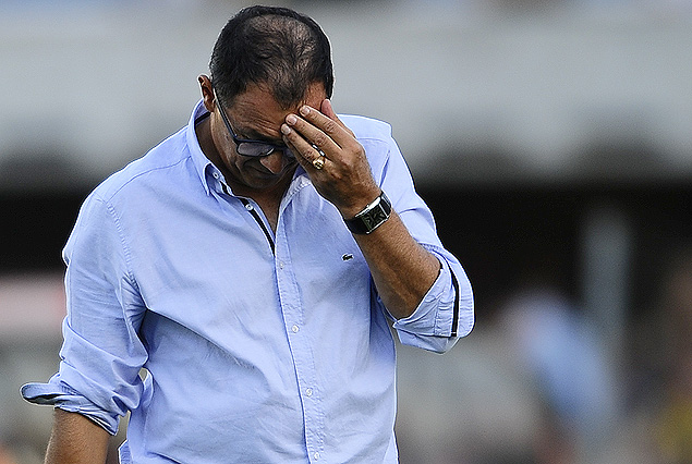 Alfredo Arias, el técnico de Wanderers, en la derrota del sábado. 