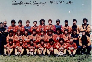 "Darío Rodríguez, (fila del medio el cuarto empezando de la izquierda) con 15 años lo fichamos y lo dirigí en la 5ª de Sud América en 1990"