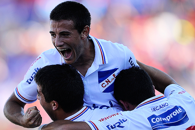 Leandro Barcia, gran figura tricolor,  en el festejo con Carlos De Pena, Gastón Pereiro y Alfonso Espino.