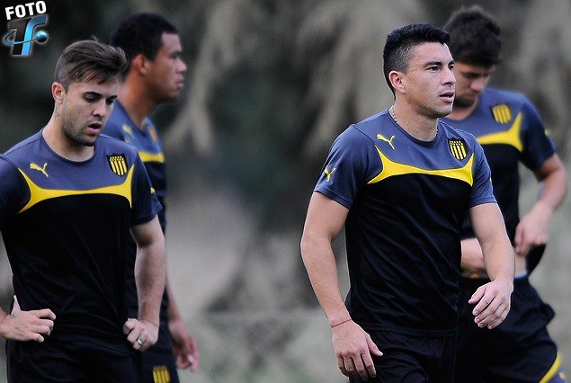 Diogo, Píriz, Leyes y "Japo" con el brazo derecho pegado al cuerpo, en el trabajo diferenciado.