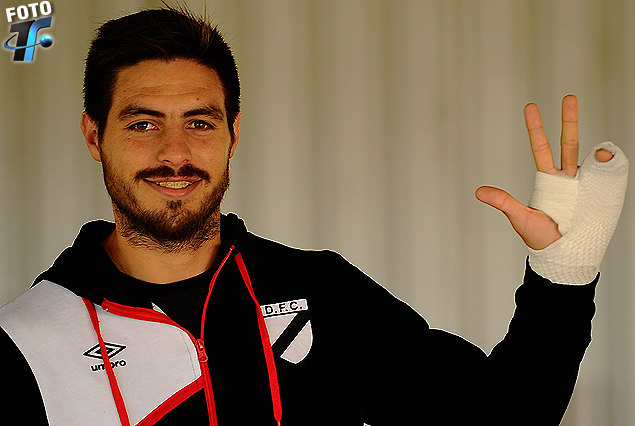 La imagen de Bruno Fornarol con el vendaje en la mano y la ilusión de los tres puntos el domingo en Las Piedras. 