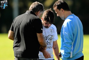 Lattore es revisado por Richard López y el "Pajaro" García de la sanidad celeste.