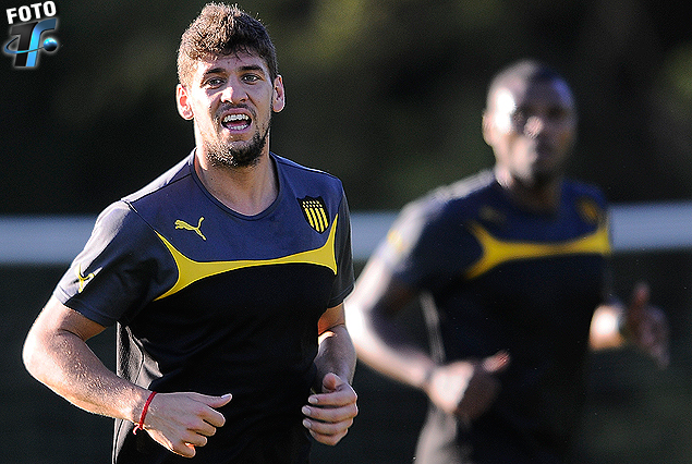 Gabriel Leyes y Marcelo Zalayeta, en pleno entrenamiento. Sería la dupla ofensiva.
