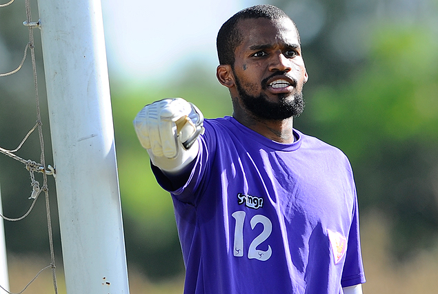 El panameño Luis Mejía, vuelve al arco albivioleta.