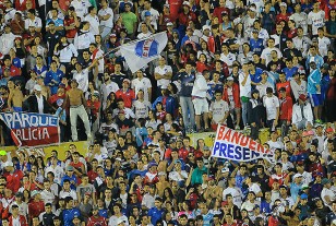 El beneficio del café completó la tribuna Colombes.