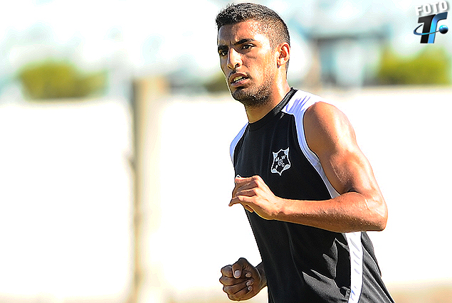 Maxi Olivera reaparece en el lateral izquierdo de Wanderers.