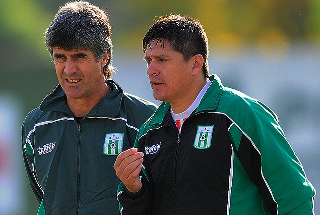 Santiago Ostolaza y Darío Larrosa (gerente deportivo) en el Parque Roberto. 