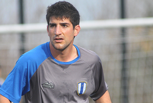 Alvaro Pastoriza en el lateral izquierdo de Juventud. 