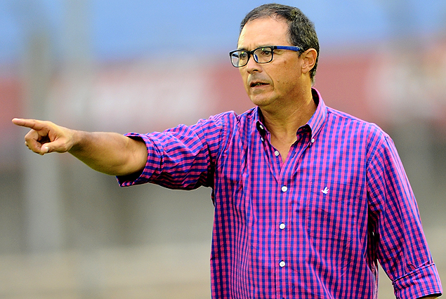 Alfredo Arias espera para confirmar la oncena.