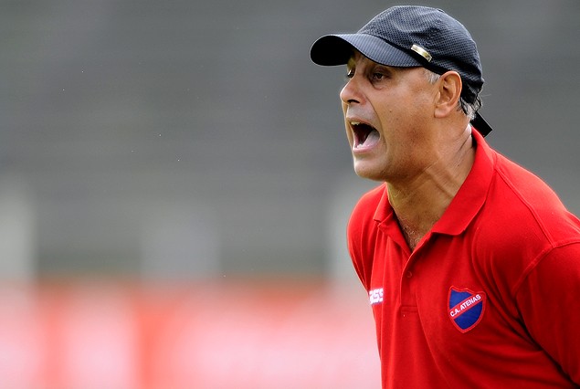 Edgardo Arias, entrenador de Atenas, y el partido del domingo con Peñarol en el Campus.