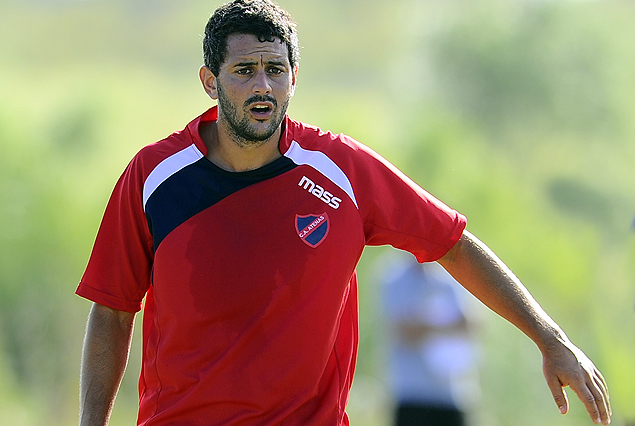 Carlos Keosseian, vuelve en los carolinos, cumplida la fecha de sanción.