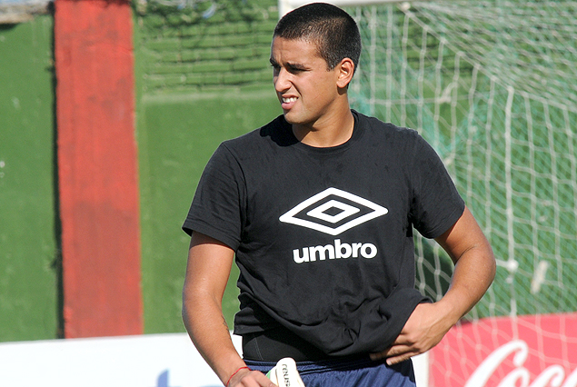 Carlos Techera al arco de Wanderers el jueves en la Copa.