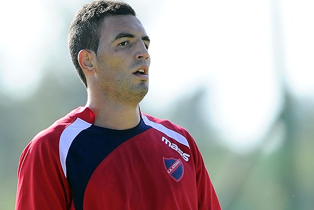 Facundo Peraza en el equipo titular de Atenas. 