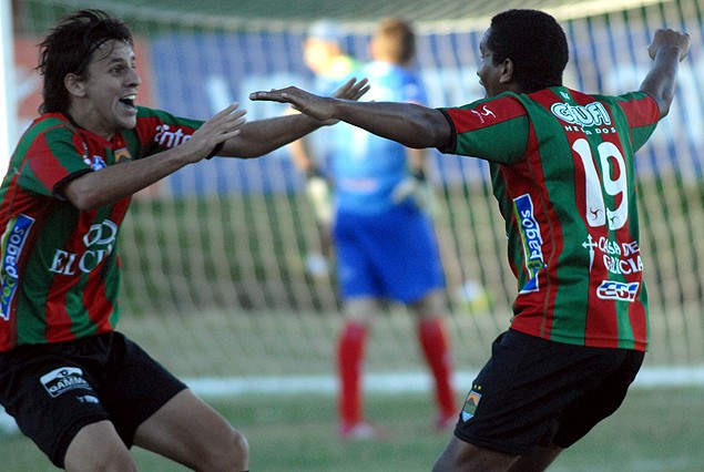 Diego Galo en el alocado festejo de gol. Rampla sumó 6 puntos vitales para el descenso. 