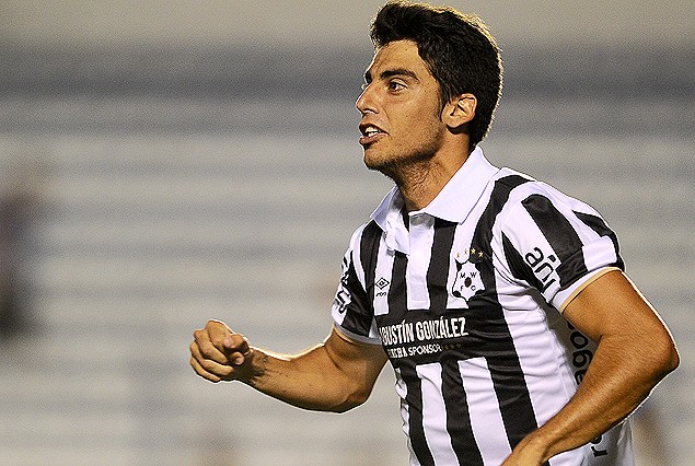 Gastón Rodríguez en la oncena titular de los bohemios. 