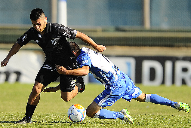 Ignacio González arrancó como en la jugada donde Alvaro Pastoriza fue con todo. 