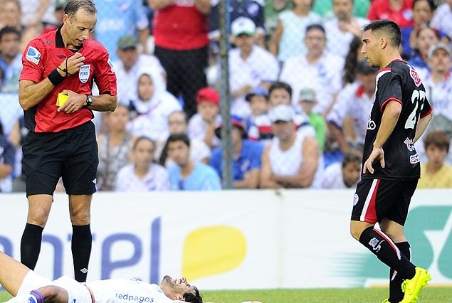 El momento que es expulsado Fernando Gorriarán ante Nacional.
