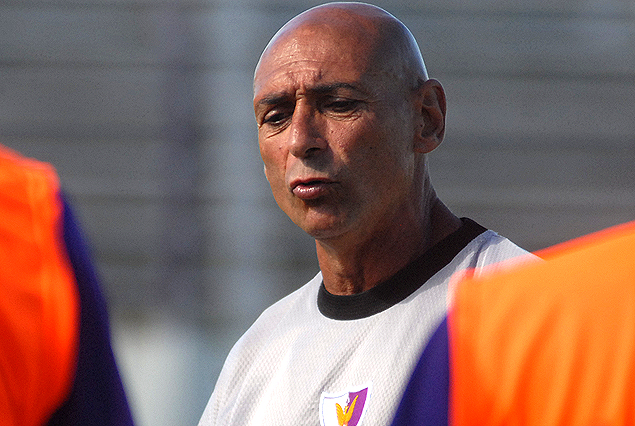 Rosario Martínez, entrenador de Fénix, el equipo en el Clausura y la tabla del descenso. 