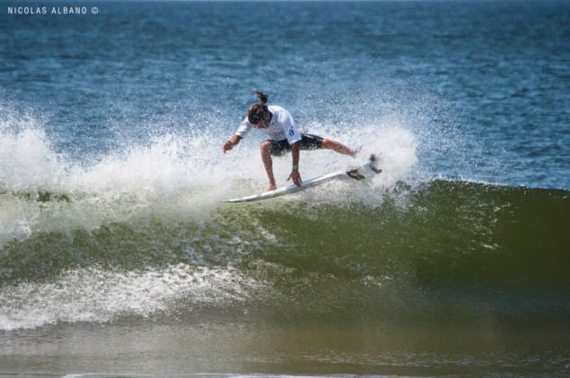 Sebastián Olarte en playa Montoya, durante la Copa Corona. Foto: USU/Nicolás Albano