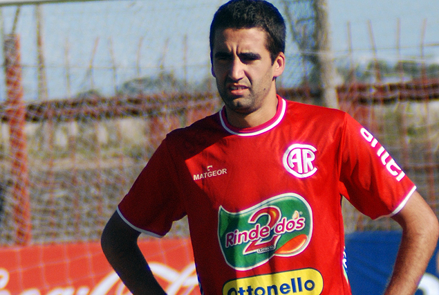 Manuel Keosseian no definió aún quien será el sustituto del suspendido Sebastián Sellanes.