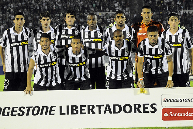Wanderers y Racing juegan el jueves 7 de mayo por los octavos de final de la Copa Libertadores.