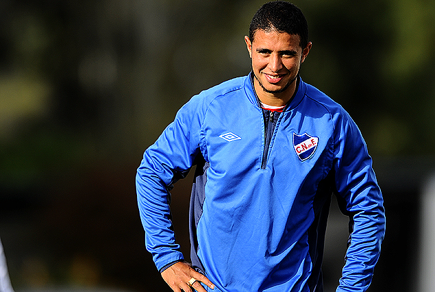 Diego Arismendi en la cancha el miércoles en Los Céspedes y en condiciones de volver a jugar.