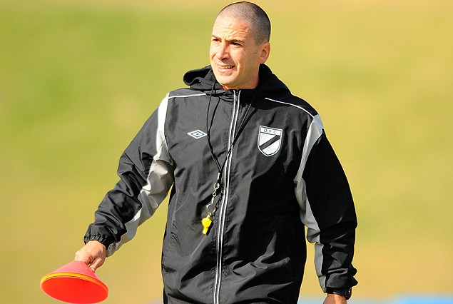 El Prof. Matías Eijo en el retorno de Danubio a los entrenamientos camino a Defensor.