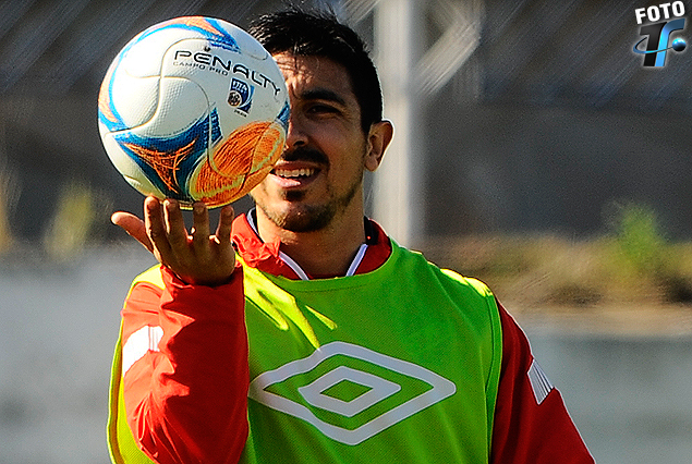 Jorge Fucile jugó de volante por derecha en el ensayo.