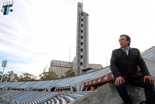 La imagen de Venancio en la Tribuna Olimpica, emblemática del Estadio. 