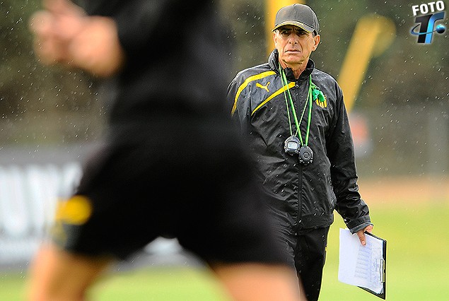 El Profesor Modesto Turrén a cargo de la prueba de yoyo-test hoy en Los Aromos.