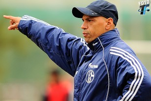 Hugo De León menos de golero me hizo jugar en todas las posiciones".