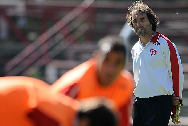 Almada prepara al equipo ante Sud América.