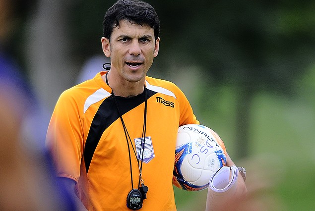 Mauricio Larriera, DT de Defensor Sporting. 