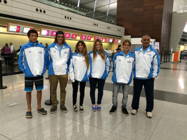 De izq. a der.: Francisco Morosini, Segundo Vargas, Delfina Morosini, Belén Barreiro, Sebastián Olarte y el coach Gastón Scala. Falta Lucas Madrid, quien se unirá al grupo en Nicaragua. Foto: USU